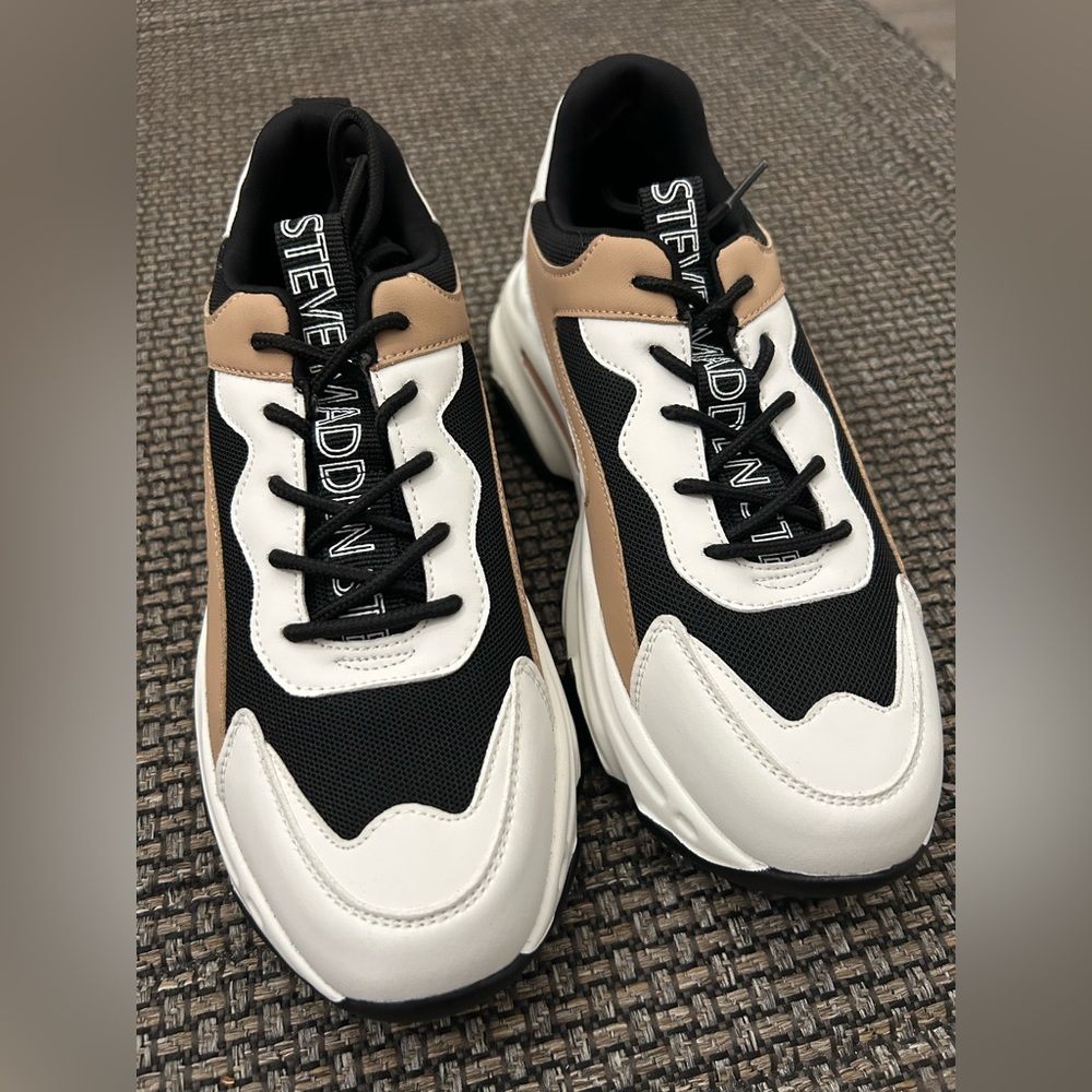 Steve Madden Women’s US 6.5 Possession Chunky Sneakers Black White Beige